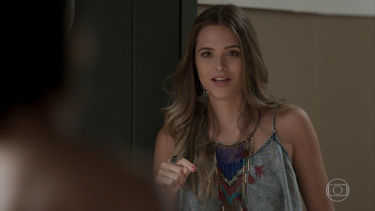 Cassandra (Juliana Paiva) em Totalmente Demais