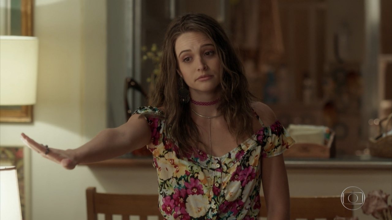 Cassandra (Juliana Paiva) em Totalmente Demais