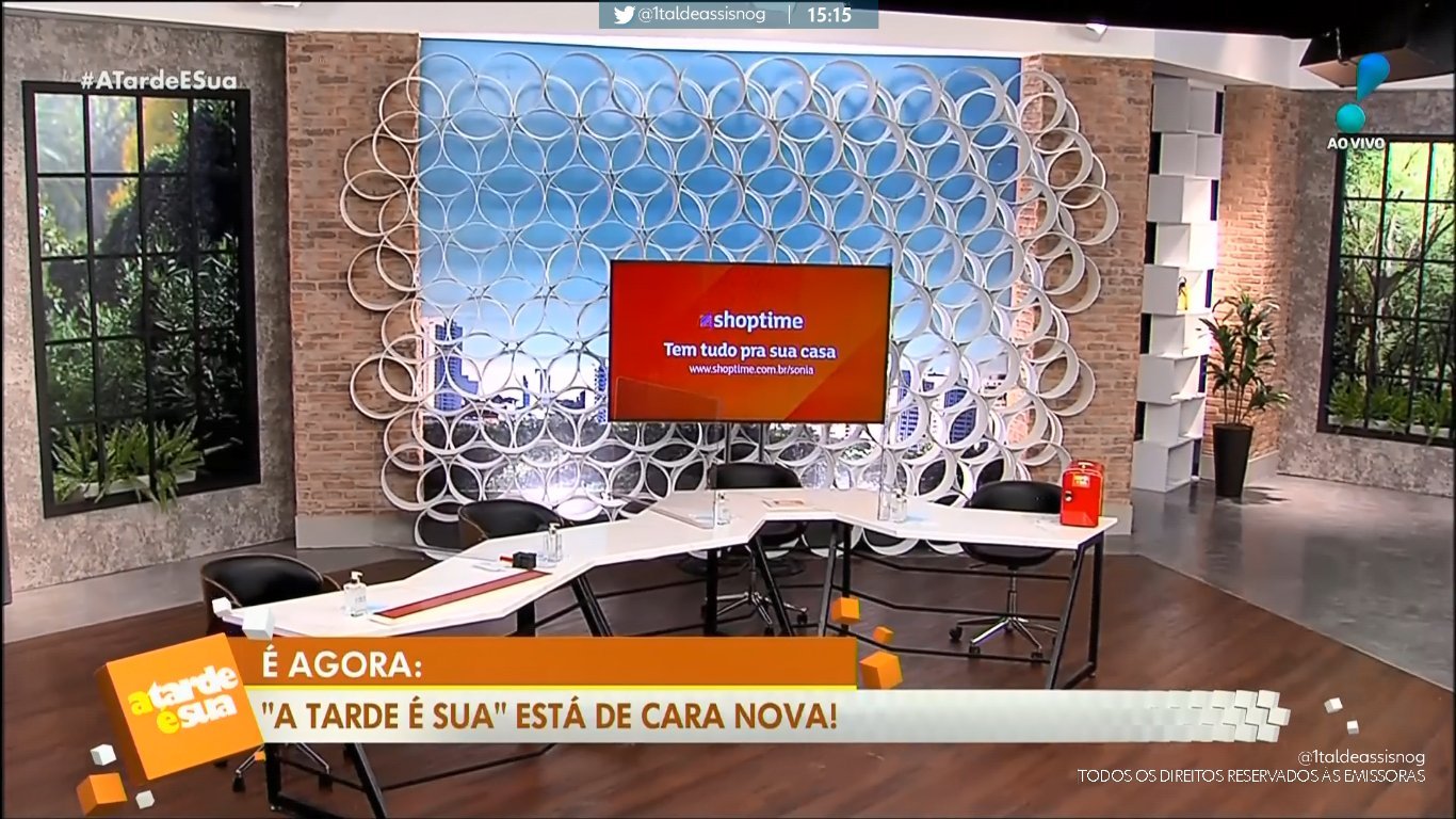 A Tarde É Sua faz estreia de novo cenário (Reprodução: RedeTV!)