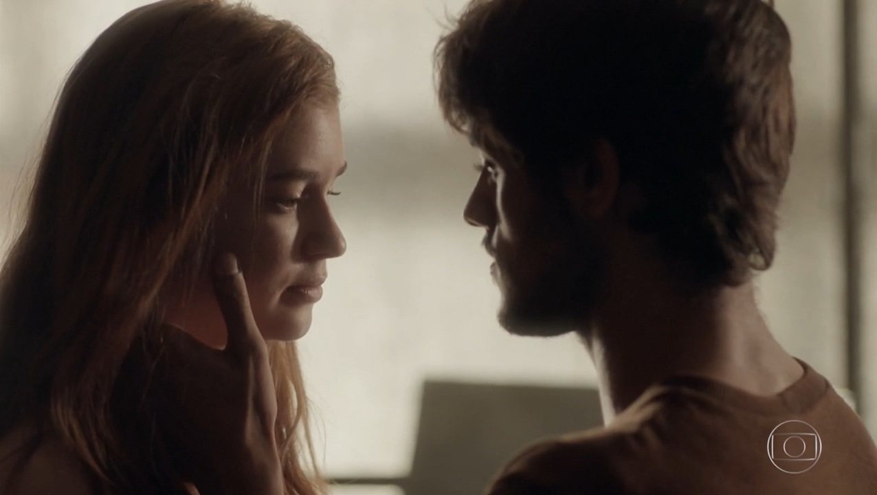 Eliza (Marina Ruy Barbosa) e Jonatas (Felipe Simas) em Totalmente Demais