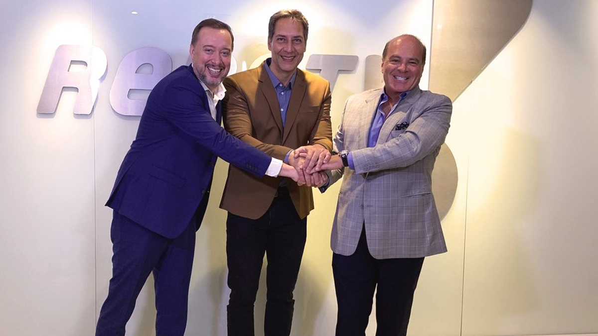 Franz Vacek, Luís Ernesto Lacombe e Marcelo de Carvalho na sede da RedeTV!
