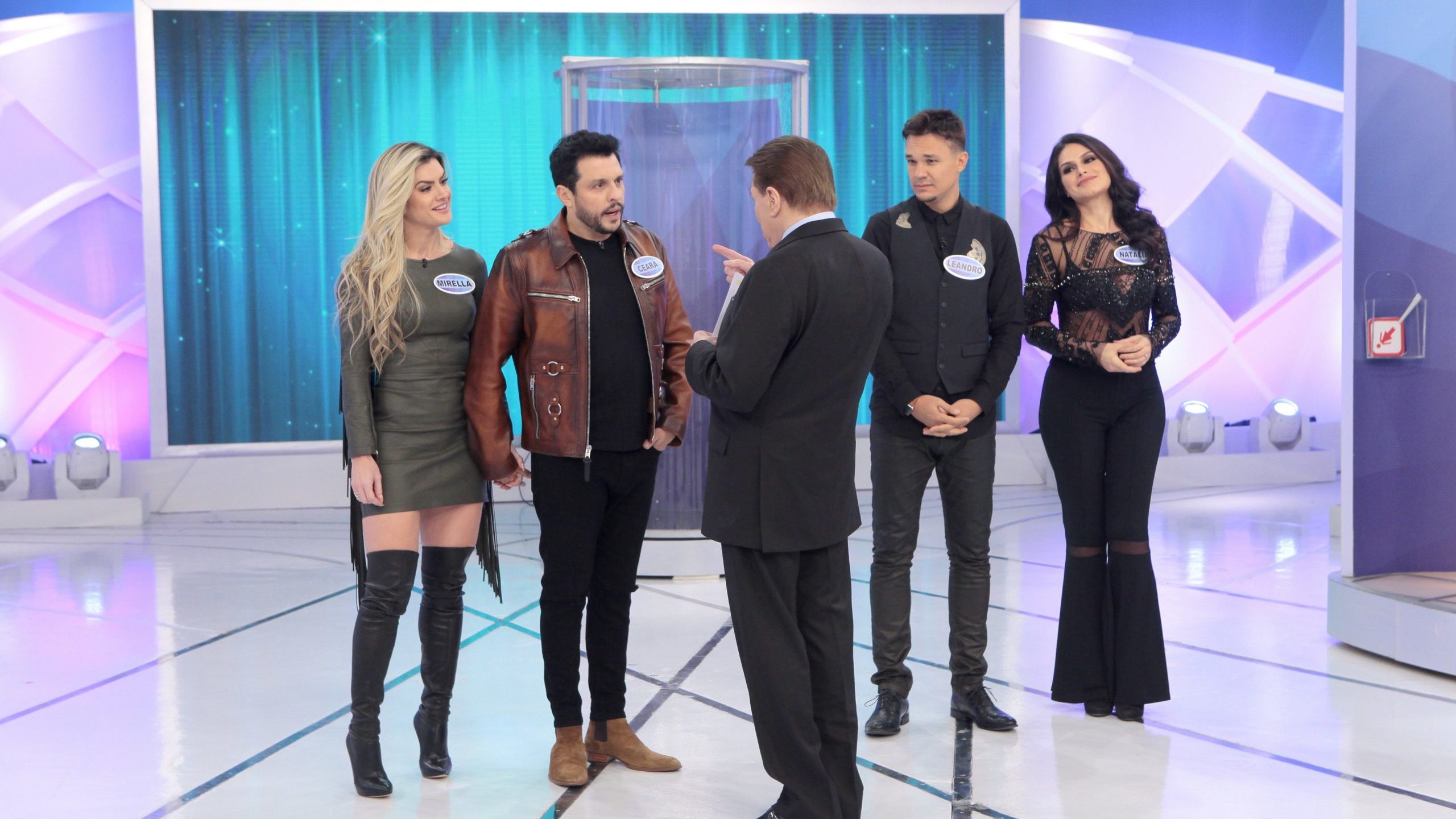 Silvio Santos recebe Mirella Santos, Ceará, Leandro e Nathália Guimarães no Jogo dos Casais (Lourival Ribeiro / SBT)