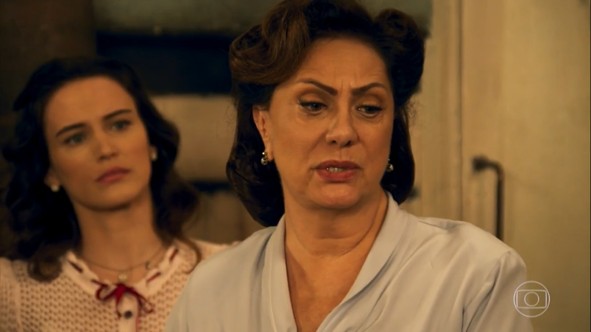 Maria (Bianca Bin) e Anastácia (Eliane Giardini) em Êta Mundo Bom!