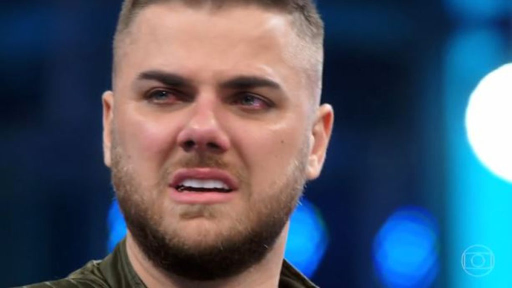 Zé Neto emocionado no Domingão do Faustão
