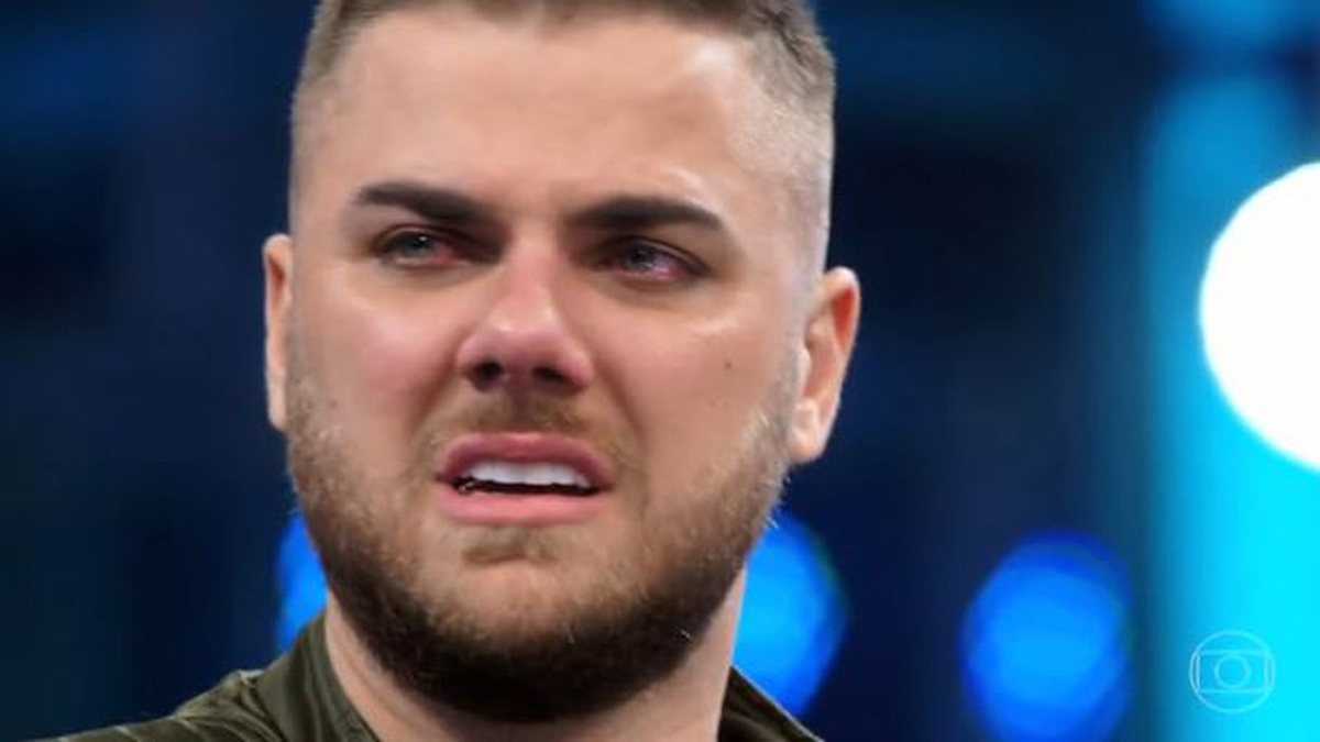 Zé Neto emocionado no Domingão do Faustão