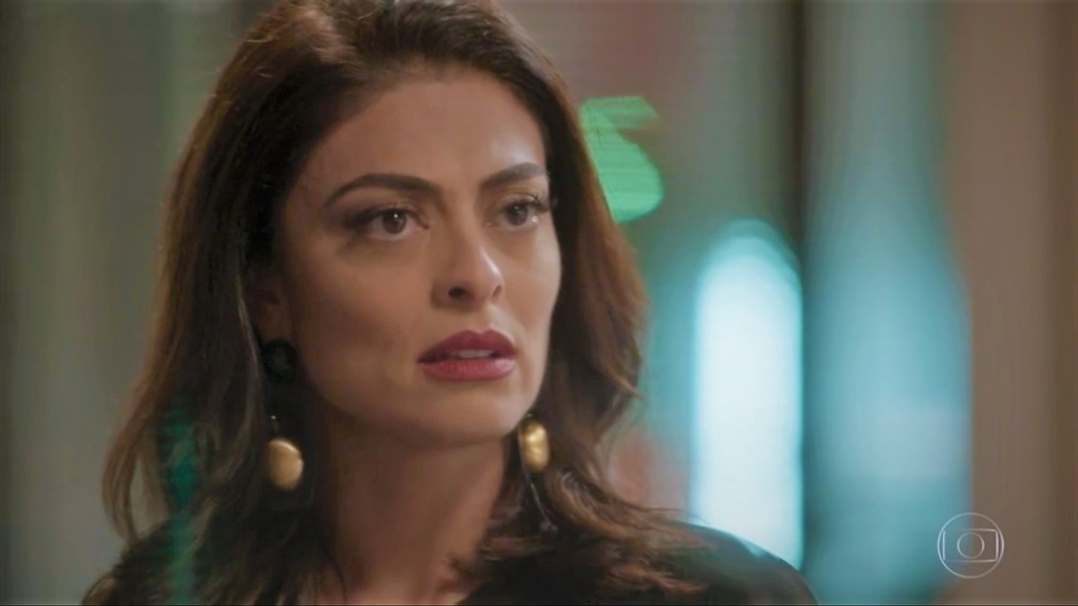 Carolina (Juliana Paes) em Totalmente Demais