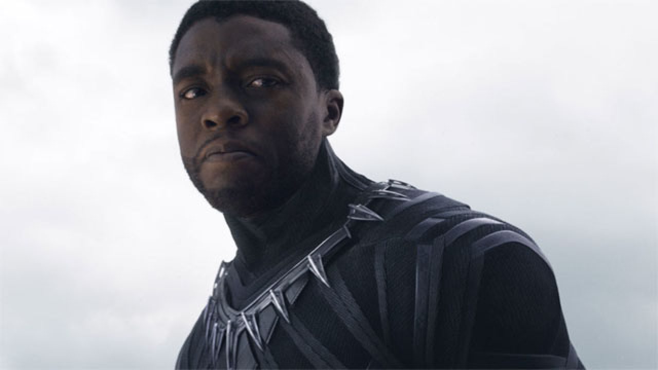 Chadwick Boseman como Pantera Negra