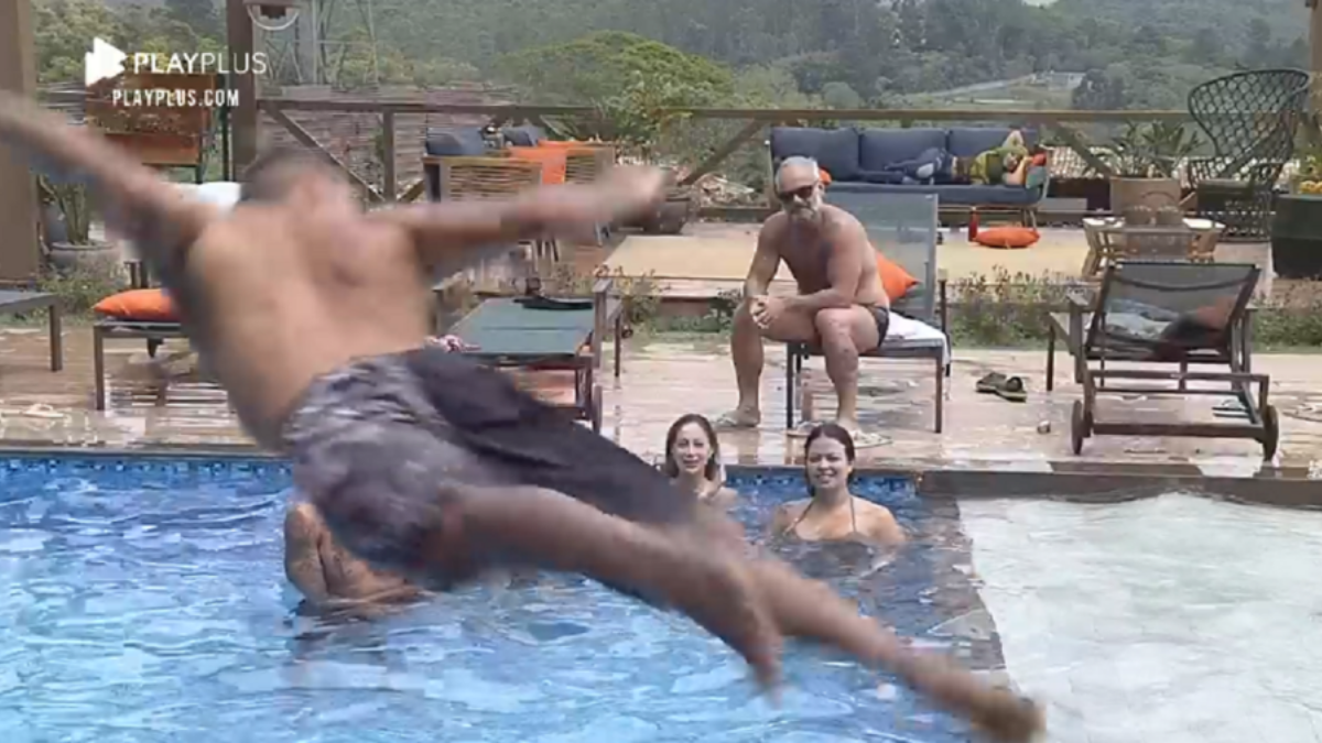 Peões na piscina