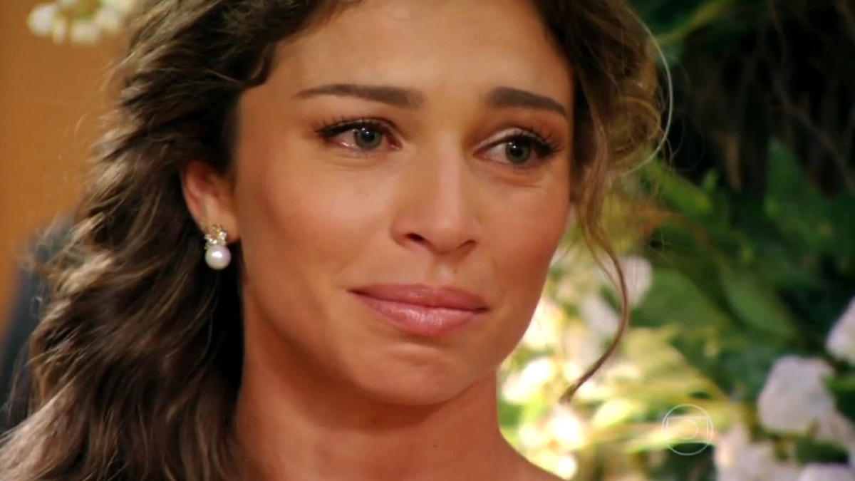 Ester (Grazi Massafera) em Flor do Caribe