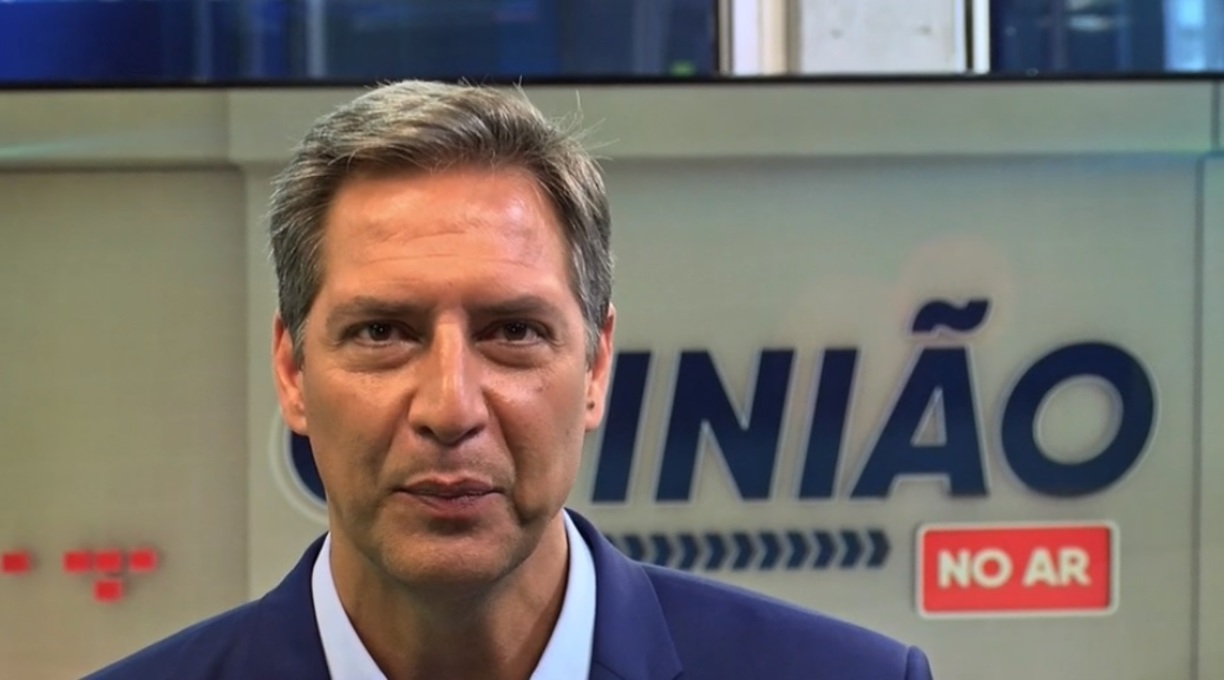 Luís Ernesto Lacombe, apresentador do Opinião no Ar