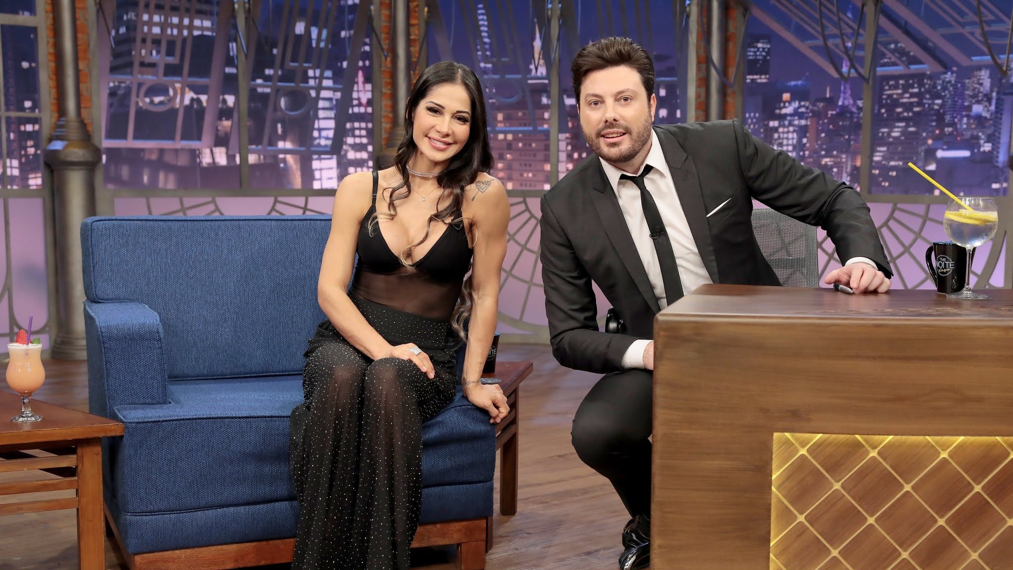 Mayra Cardi e Danilo Gentili no programa The Noite (Lourival Ribeiro / SBT)