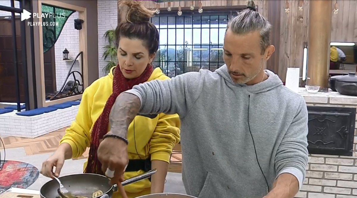 Luiza cai no choro em conversa com Juliano (Reprodução: PlayPlus)