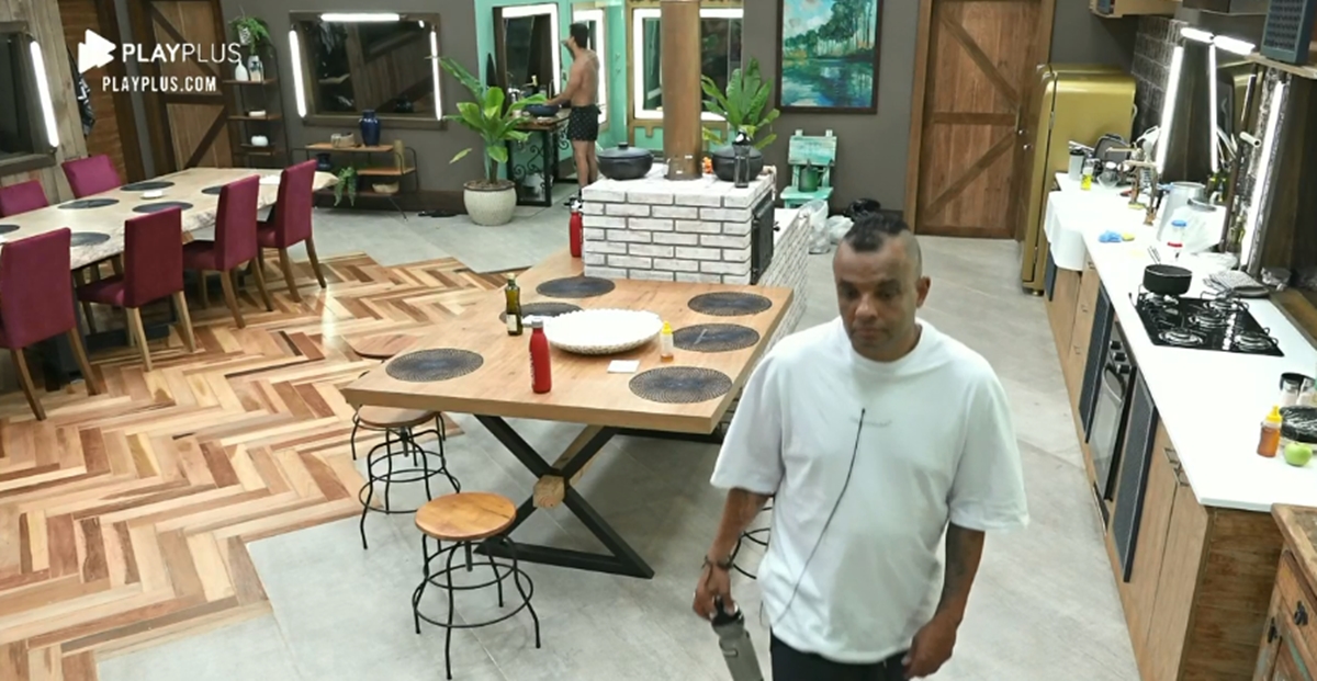 Fernandinho Beat Box se estressa em A Fazenda 12 (Reprodução: PlayPlus)