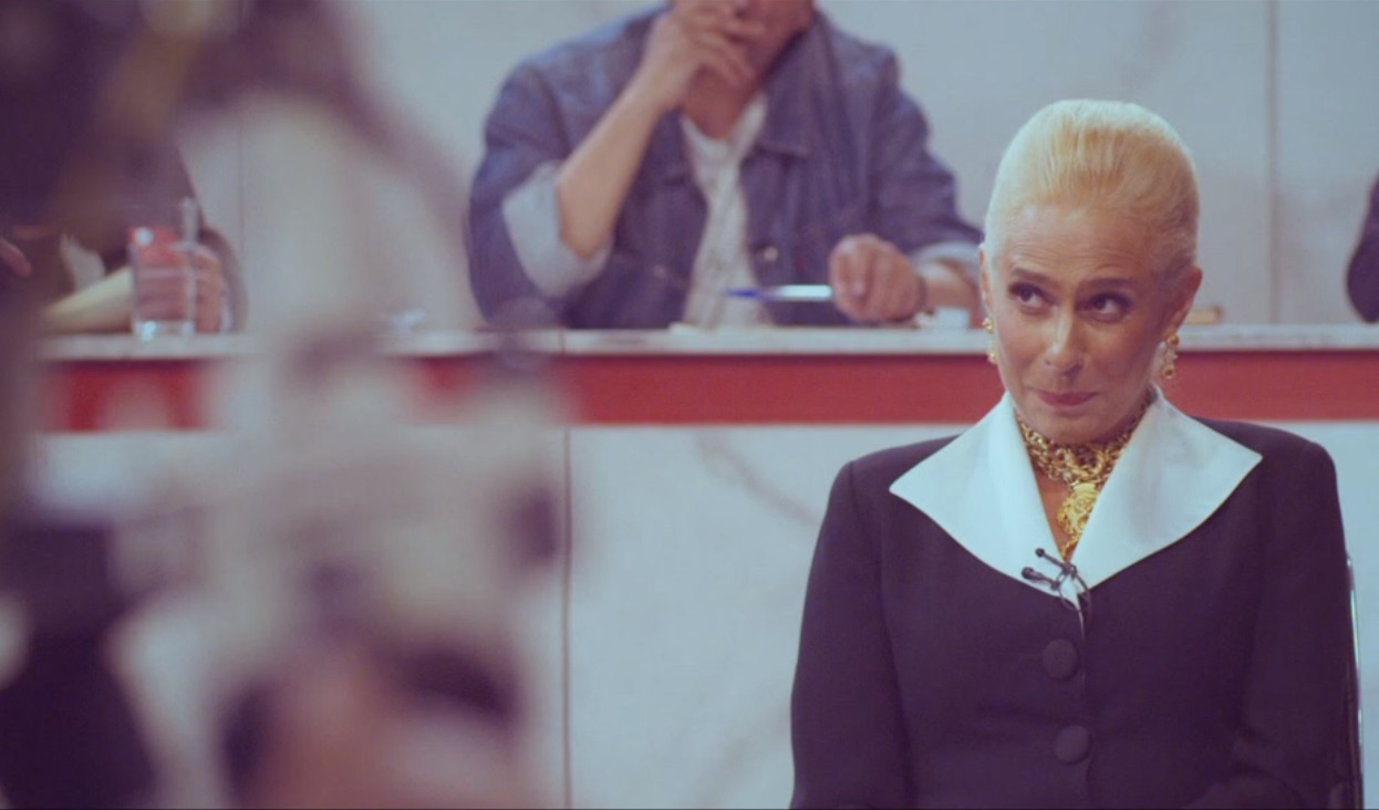 Hebe (Andrea Beltrão) vai ao Roda Viva