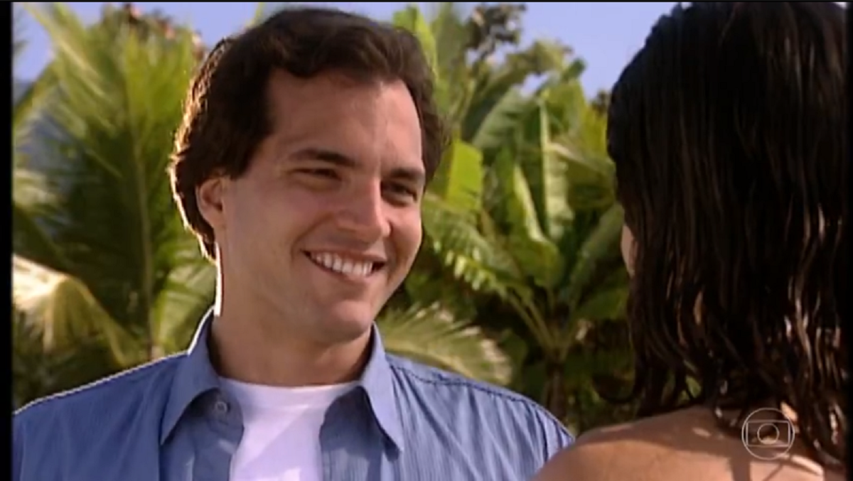 Alex (Daniel Boaventura) e Cíntia (Helena Ranaldi) em Laços de Família