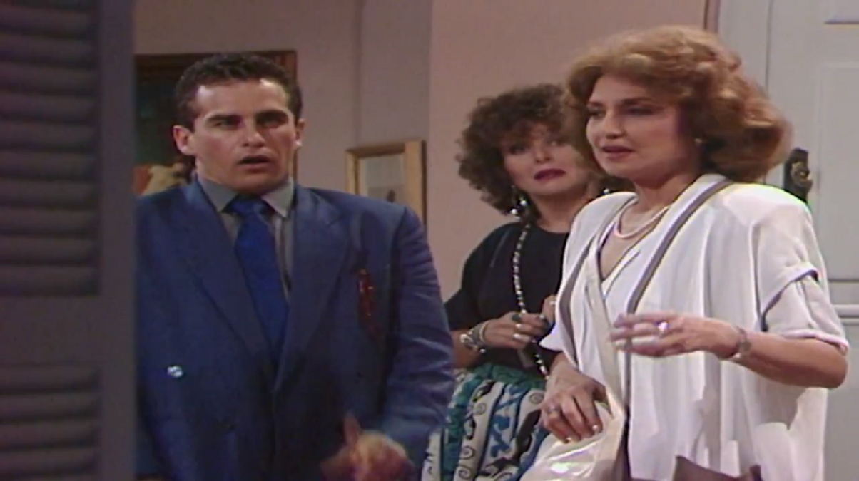 Beto (Marcos Frota), Leonora (Irene Ravache) e Penélope (Eva Wilma) em Sassaricando