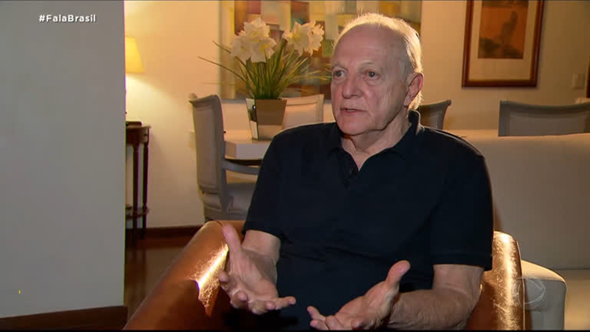 Jornalista e autor da Biografia da Televisão Brasileira, Flávio Ricco é o entrevistado do Câmera Record (Reprodução: R7)