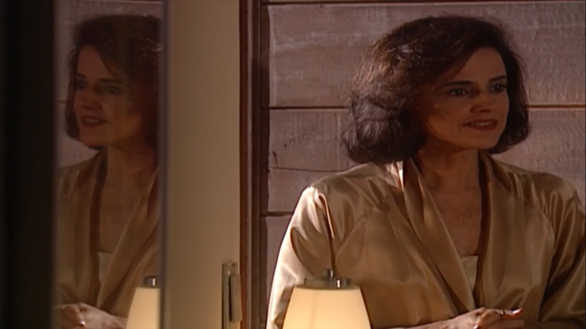 Alma (Marieta Severo) em Laços de Família