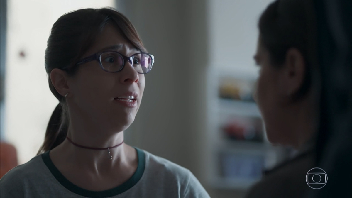 Benê (Daphne Bozaski) e Josefina (Aline Fanju) em Malhação