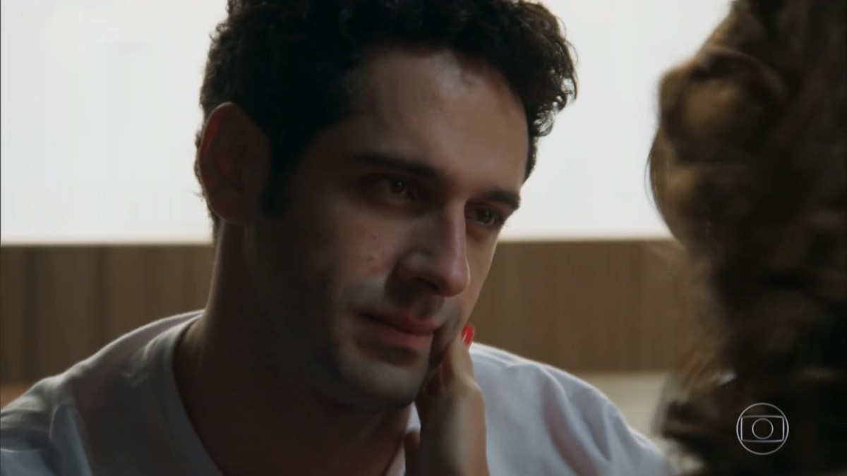 Beto (João Baldasserini) e Tancinha (Mariana Ximenes) em Haja Coração