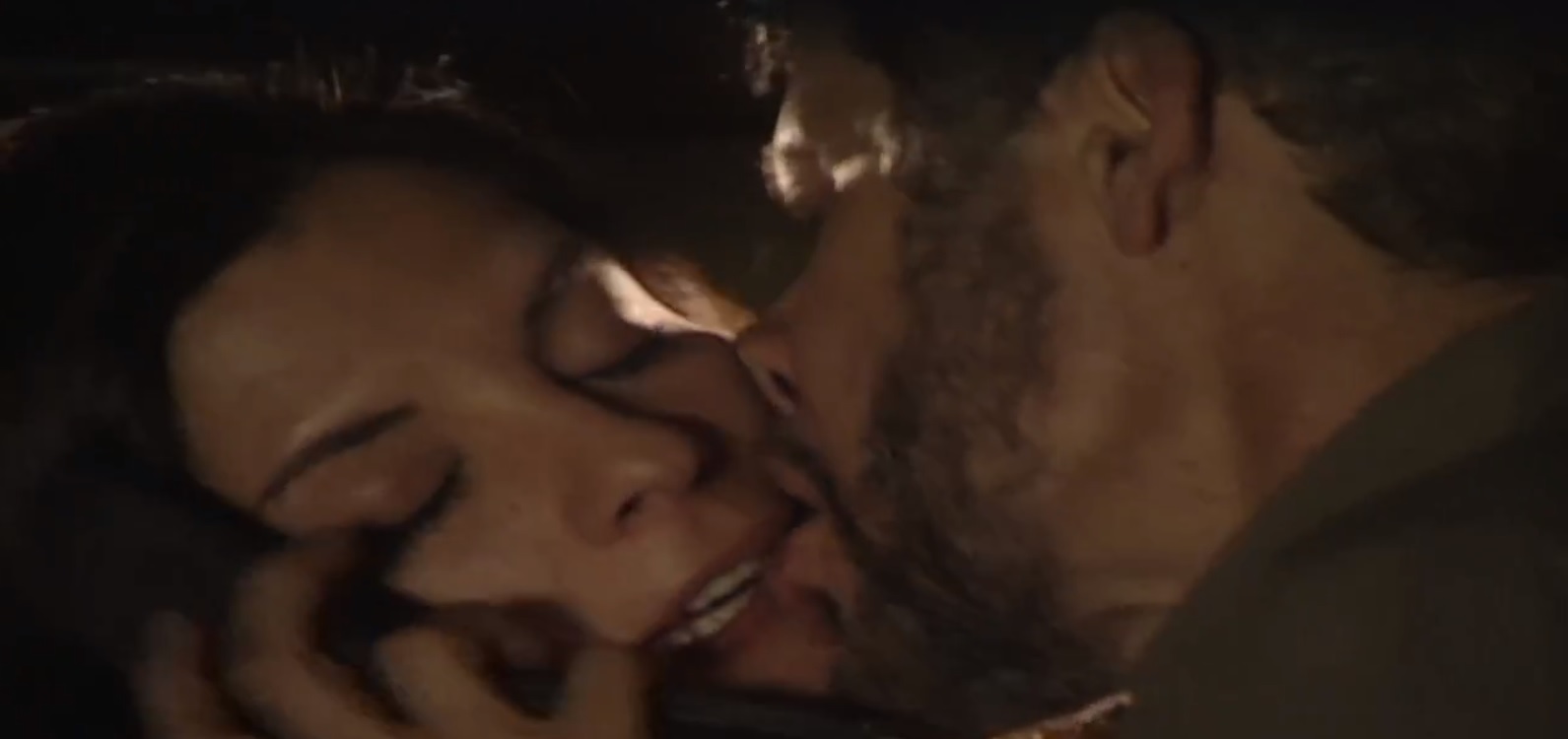 Cíntia (Helena Ranaldi) e Pedro (José Mayer) de Laços de Família
