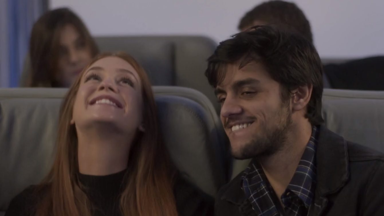 Eliza (Marina Ruy Barbosa) e Jonatas (Felipe Simas) de Totalmente Demais