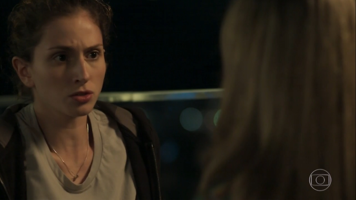 Ivana (Carol Duarte) e Simone (Juliana Paiva) em A Força do Querer