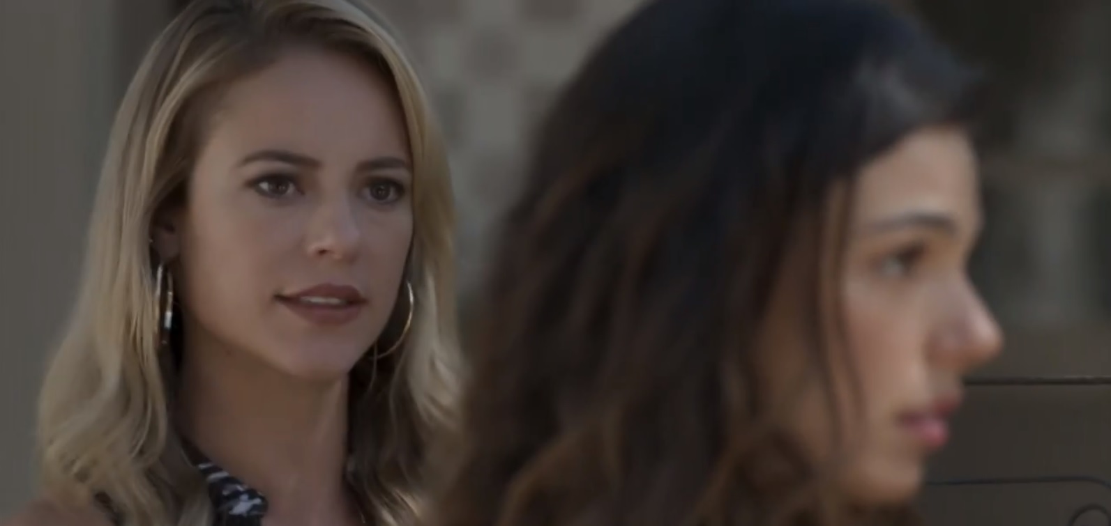 Jeiza (Paolla Oliveira) e Ritinha (Isis Valverde) de A Força do Querer