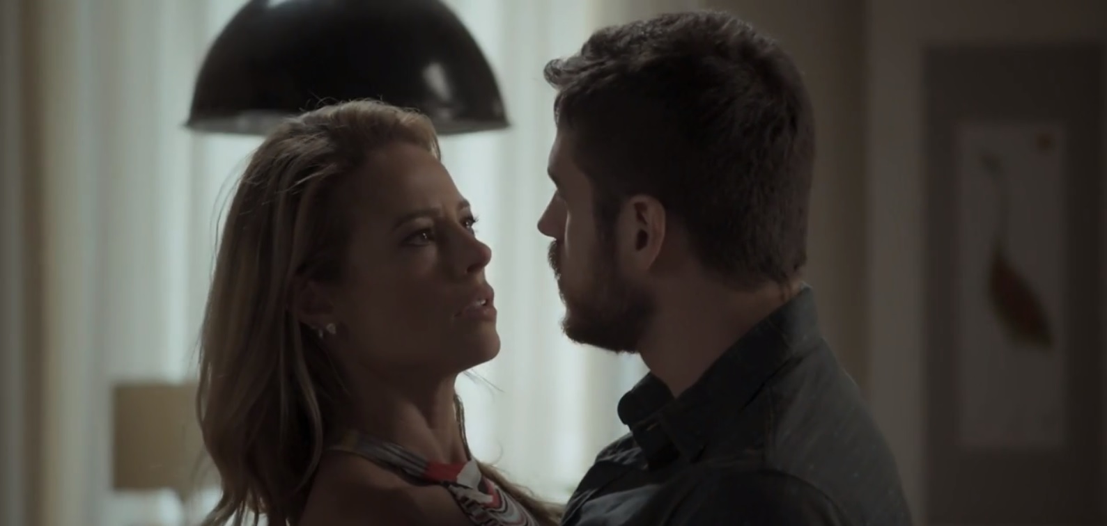 Jeiza (Paolla Oliveira) e Zeca (Marco Pigossi) de A Força do Querer