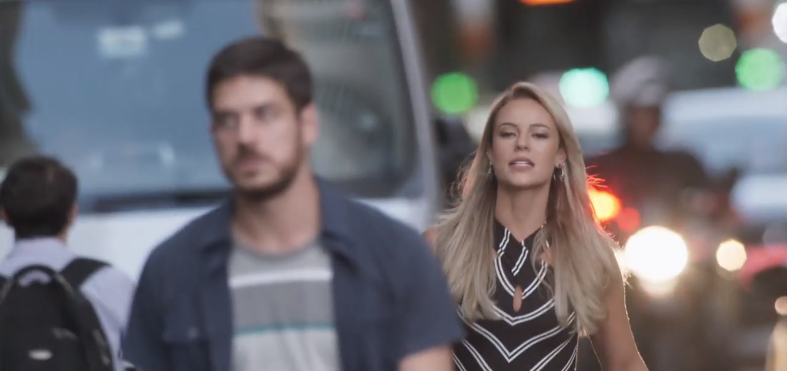 Jeiza (Paolla Oliveira) e Zeca (Marco Pigossi) de A Força do Querer