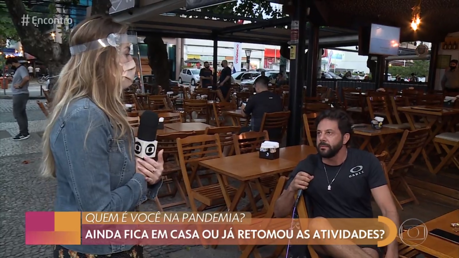 Luiza Zveiter durante reportagem para o Encontro