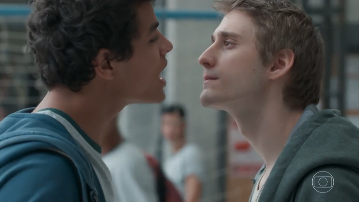 Tato (Matheus Abreu) e Dogão (Giovanni Gallo) em Malhação