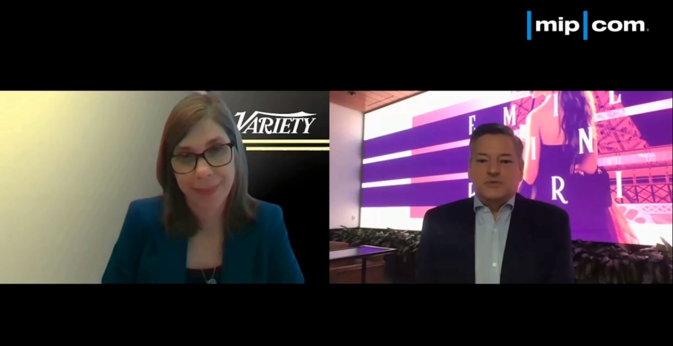 Ted Sarandos (à direita) na live do Mipcom