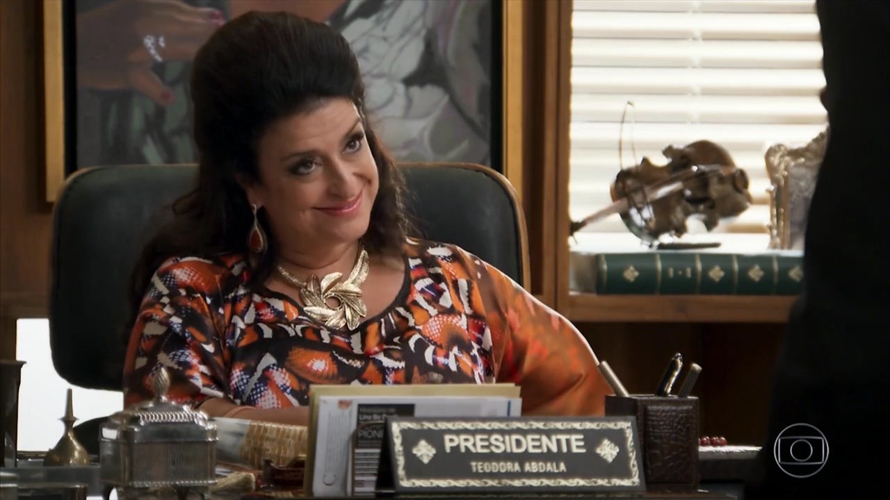 Teodora (Grace Gianoukas) em Haja Coração