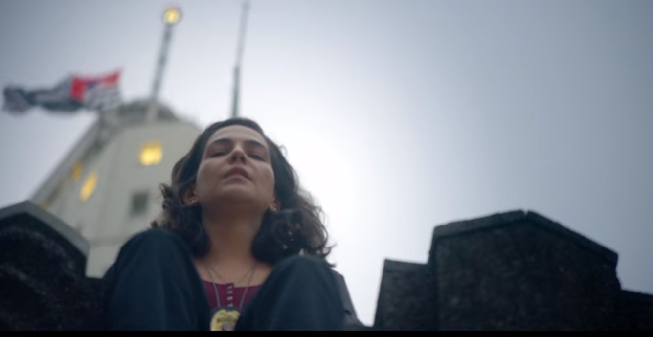 Taína Müller na série Bom Dia, Verônica, da Netflix