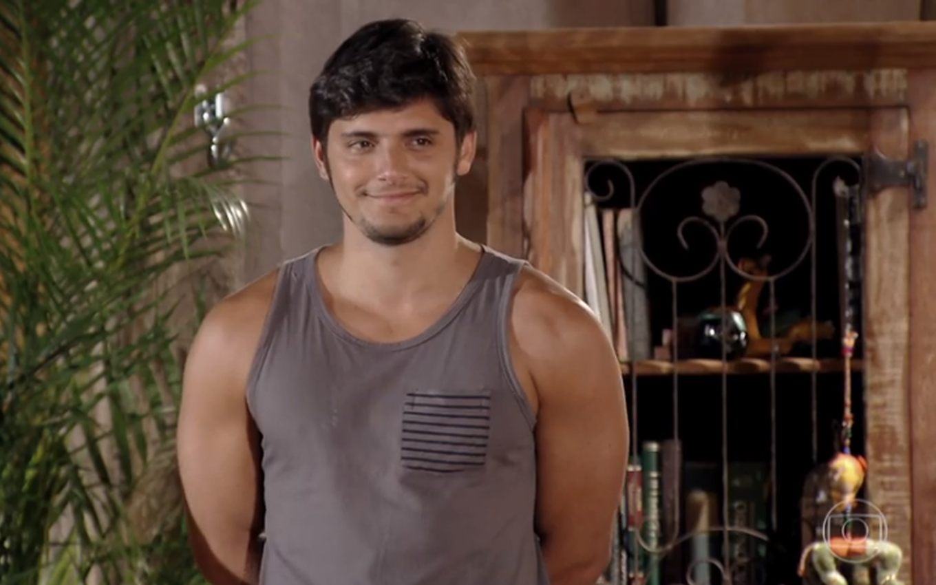 Bruno Gissoni como Juliano, em Flor do Caribe