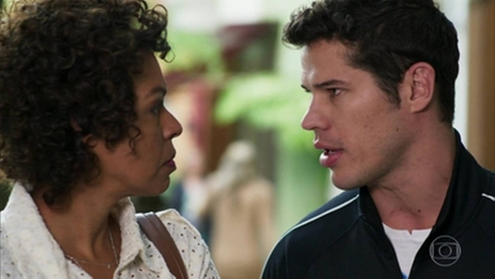 Nair (Ana Carbati) e Adônis (José Loreto), em Haja Coração