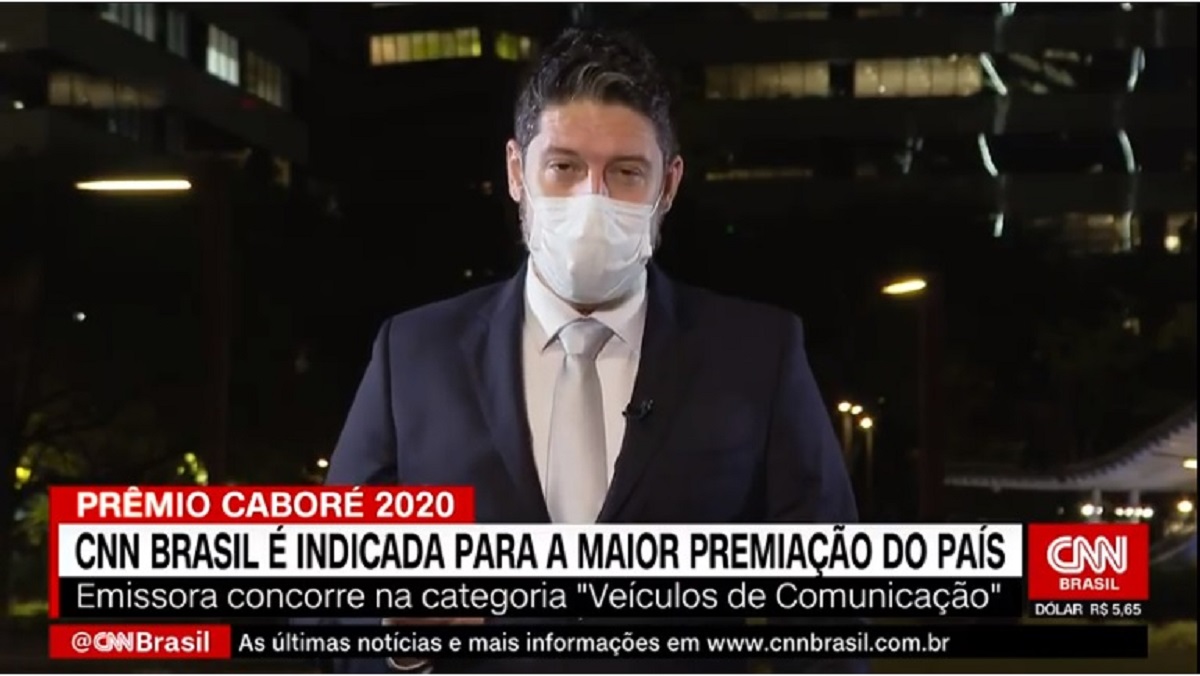 Apresentador Phelipe Siani fala aos telespectadores sobre indicação da CNN Brasil ao Caboré