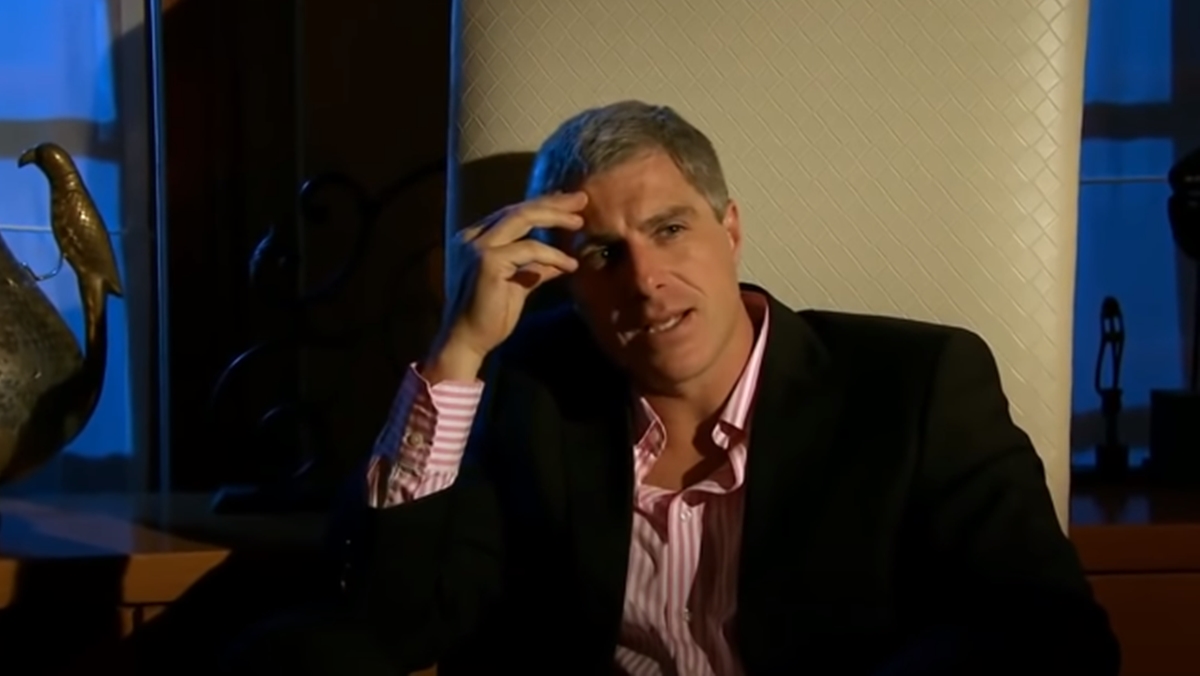 Lisardo Guarinos como Augusto Duran em Quando me Apaixono (Reprodução / Televisa)