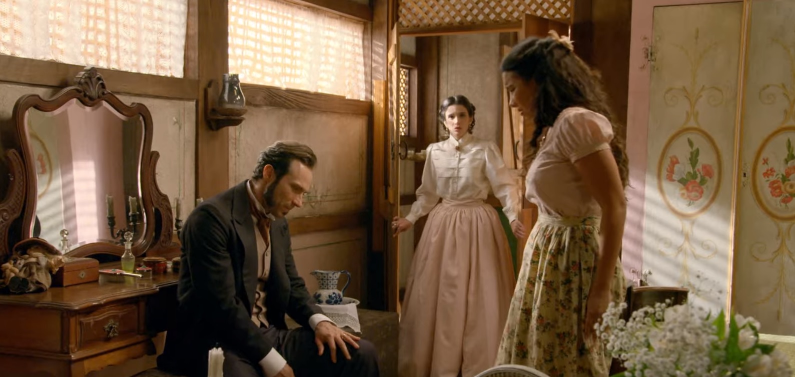 Almeida (Fernando Pavão), Teresa (Roberta Gualda) e Juliana (Gabriela Moreyra) de Escrava Mãe