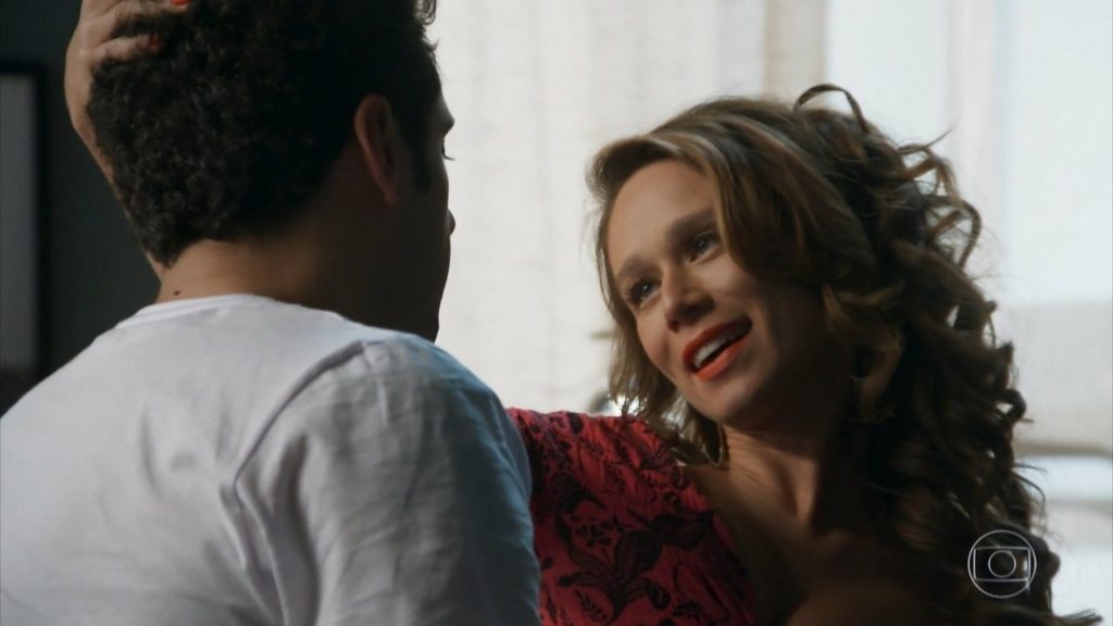 Beto (João Baldasserini) e Tancinha (Mariana Ximenes) em Haja Coração