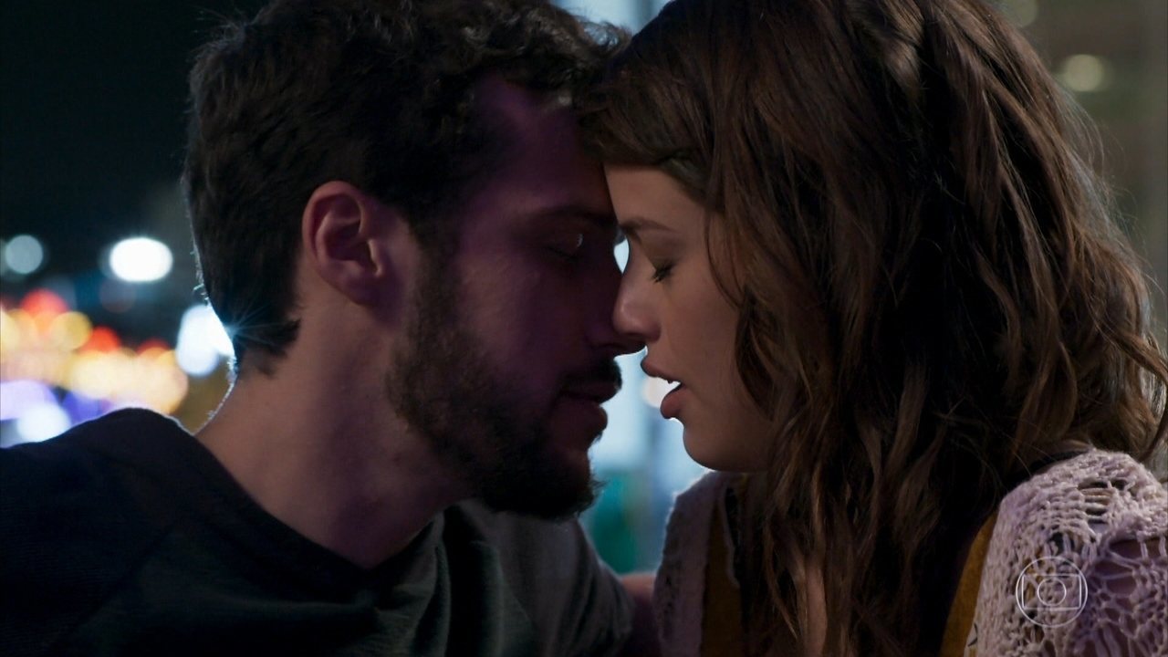 Camila (Agatha Moreira) e Giovanni (Jayme Matarazzo) em Haja Coração