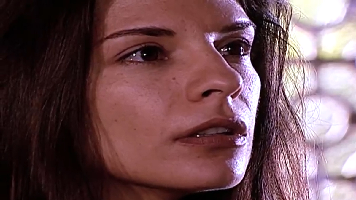 Cíntia (Helena Ranaldi) em Laços de Família