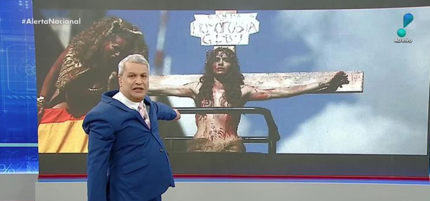 Sikêra Jr. apontando para a modelo transexual Viviany Beleboni no Alerta Nacional