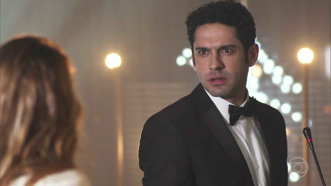 Tancinha (Mariana Ximenes) e Beto (João Baldasserini) em Haja Coração
