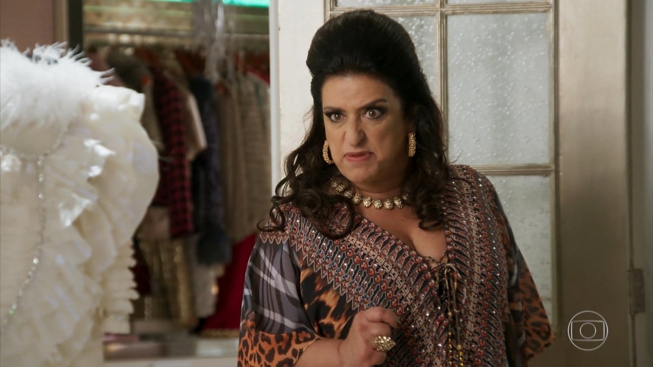Teodora (Grace Gianoukas) em Haja Coração
