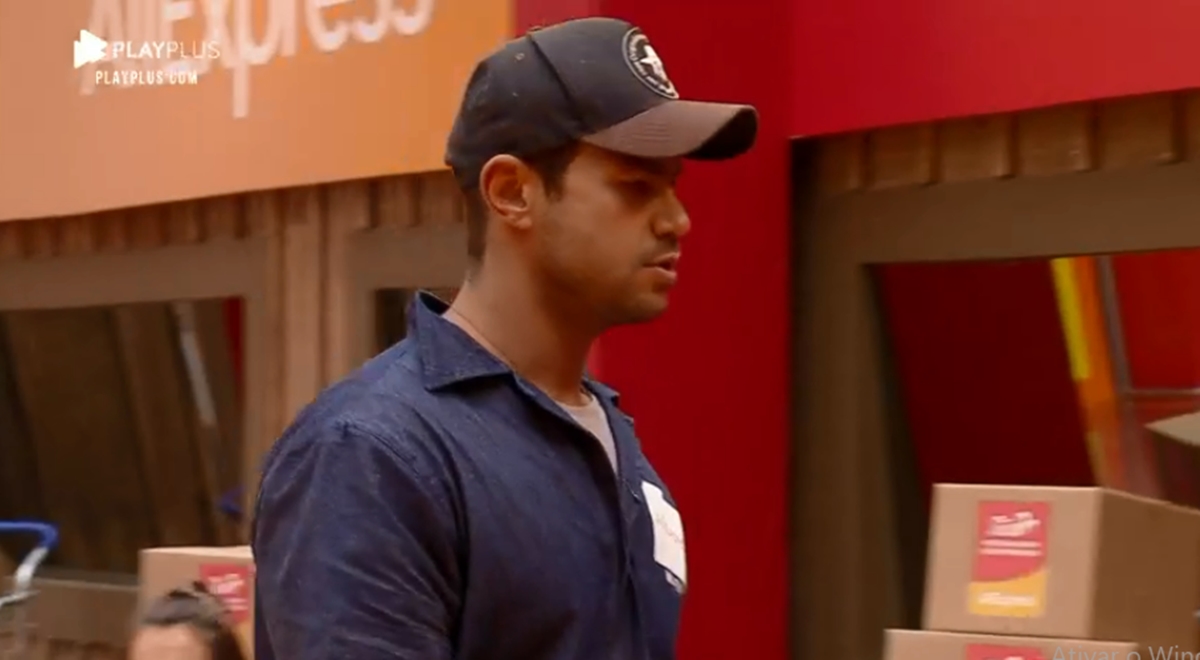 Mariano reclama de sinal sonoro do programa (Reprodução: PlayPlus)