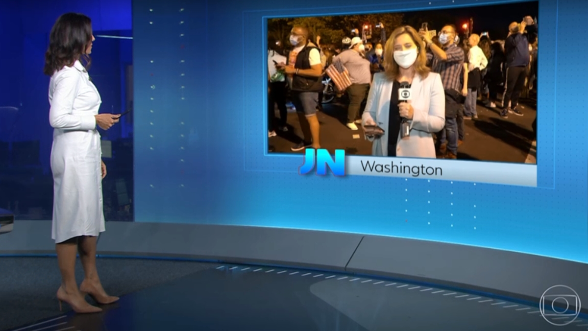 Correspondente Carolina Cimenti demonstrou felicidade com a festa do presidente eleito dos Estados Unidos, Joe Biden (Reprodução: TV Globo)
