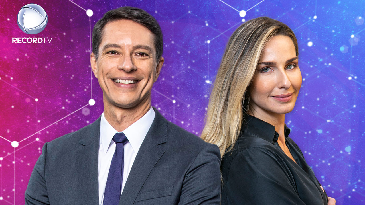 Sergio Aguiar e Mariana Weickert comandam a Retrospectiva dos Famosos (Reprodução / Record TV)