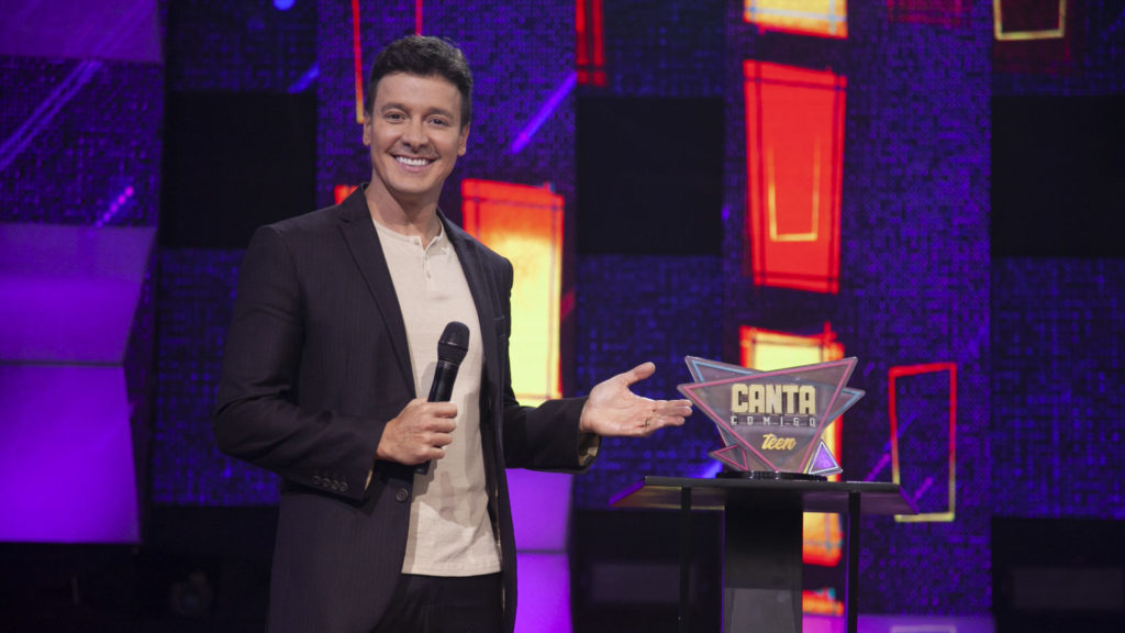 Rodrigo Faro no quadro Canta Comigo Teen (Edu Moraes / Record TV)